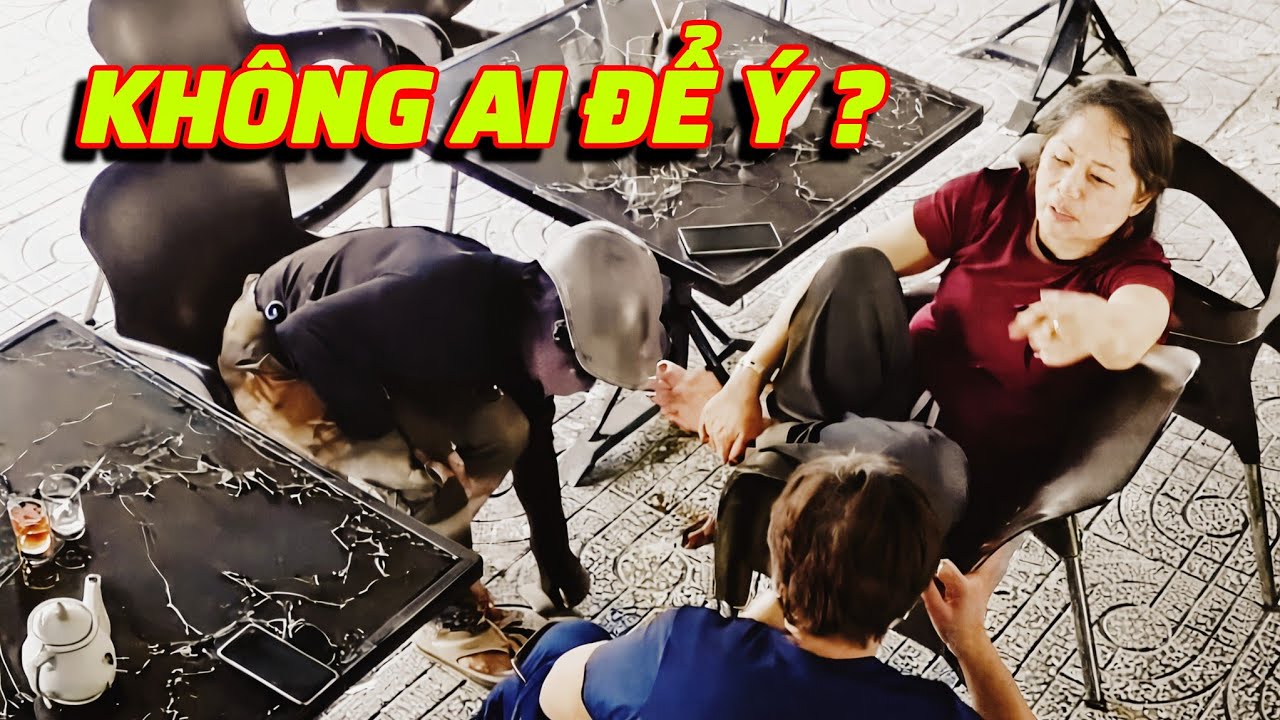 Hai người phụ nữ mải nói chuyện, điều này đã xảy ra…