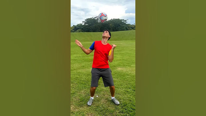 QUANDO PASSA UMA MENINA BONITA NA HORA DO FUTEBOL