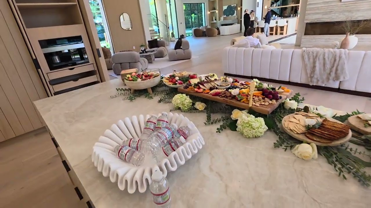 5345 Encino Ave, Encino, CA