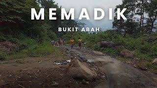 MEMADIK RING BUKIT ABAH. (PAWIWAHAN DE DARMA & LUH AGUSTINI)