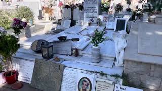 Δείτε πώς είναι σήμερα το μνήμα του Στέλιου Καζαντζίδη 