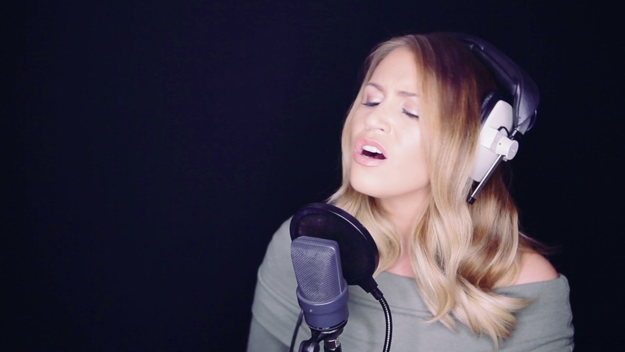 Hayley Female Wedding & Event Singer - Hire from www.garston-entertainment.co.uk