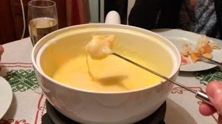 FRENCH MELTED CHEESE WITH BREAD BAGUETTE DISH - Fondue