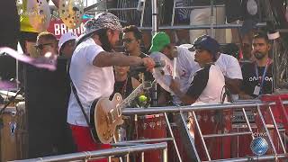 BELL MARQUES FAZENDO A ABERTURA DO BLOCO CAMALEÃO NO CARNAVAL DE SALVADOR - 17/02/2023