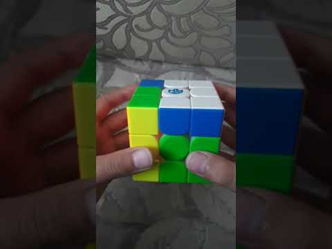 Video: Sådan Løses Det Første Lag Af Rubiks Terning Trin For Trin