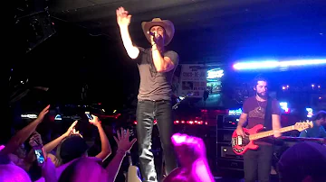 Dustin Lynch - One Hell of a Night