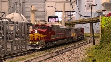 Warbonnet Power Returns! HO Scale Santa Fe Freight Train Part 2