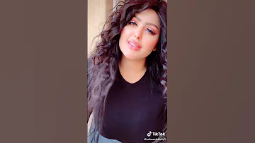 بنت قمر تغني علي اغنيه سلامات علي ناس عملوني اخوات 
