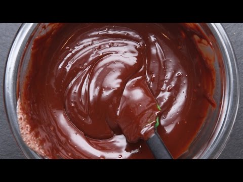 वीडियो: स्वादिष्ट चॉकलेट पेनकेक्स पकाने की विधि