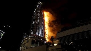 اندلاع حريق ضخم بفندق بمحيط برج خليفة في دبي يتسبب في إصابة 16 شخصا