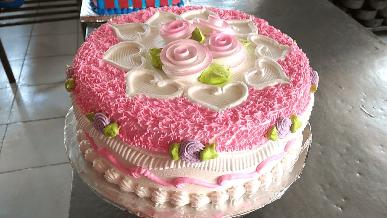 Pastel de aniversario rosa con flores | Diseño de pastel de aniversario ...