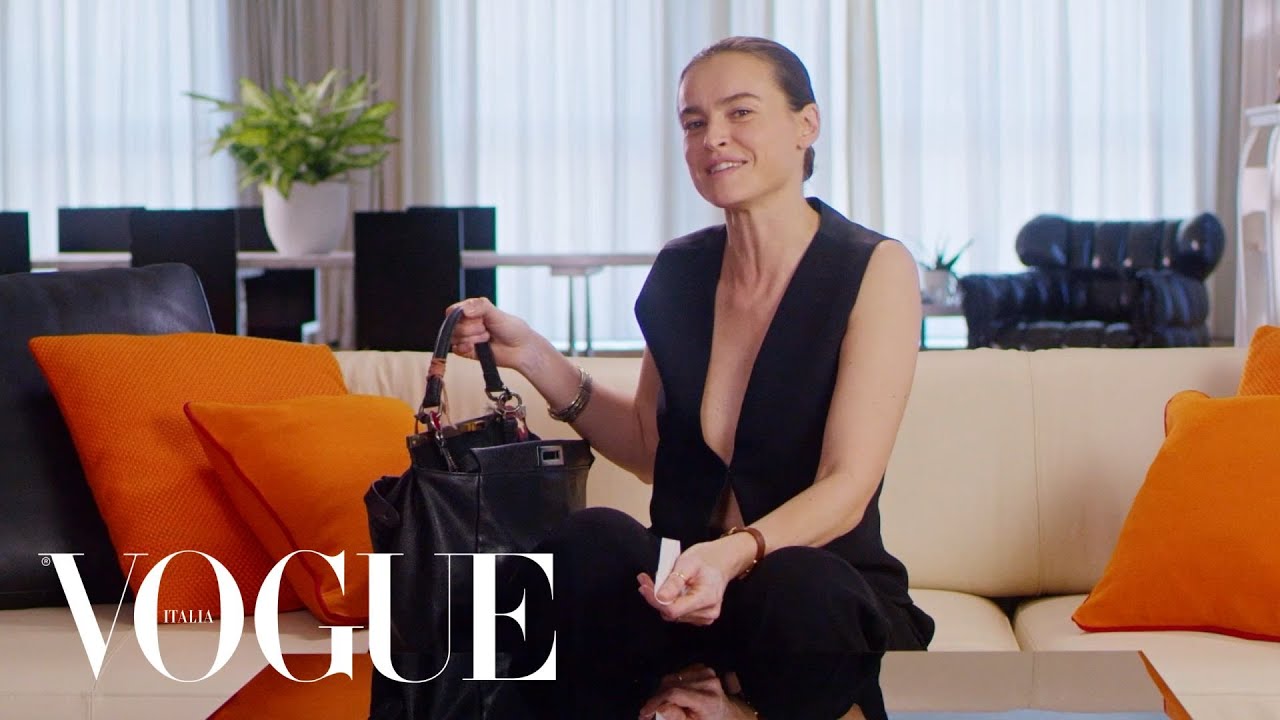 Kasia Smutniak rivela cosa custodisce nella sua borsa | Vogue Italia