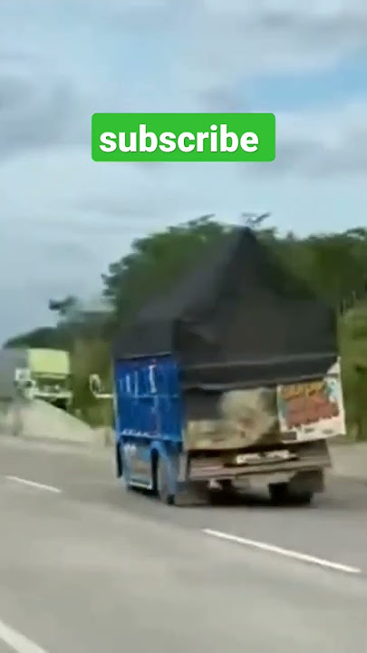 truk Wahyu abadi oleng di jalan tol 🤙