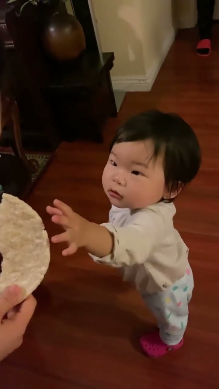 Baby refuses to say UMMA (MOM)