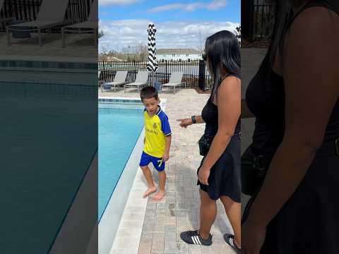 Mom Freaks Out When Sister Throws Brother In The Pool 😳