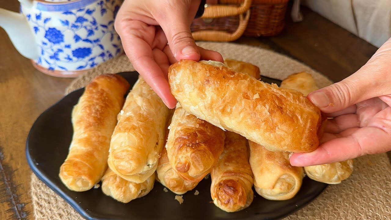 This recipe is 100 years old, just put the dough in the oil! No Yeast! BEST layered Cheese Pastry! 🥇