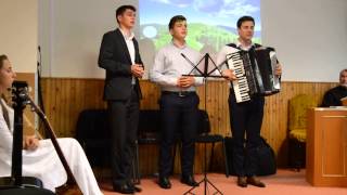 Video thumbnail of "Când zăceam în bezna neagră - Filip, Daniel, Lucian"