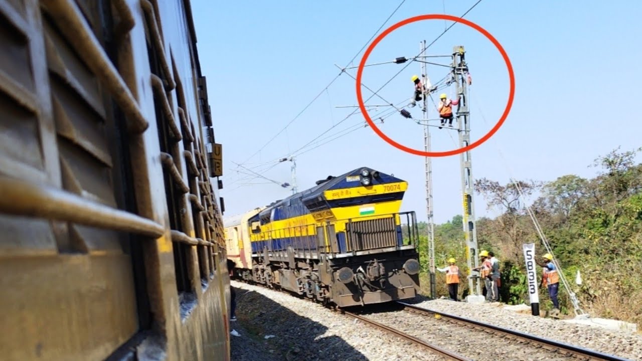 Fearless Workers of Indian railways | Belagavi Secunderabad Express ...