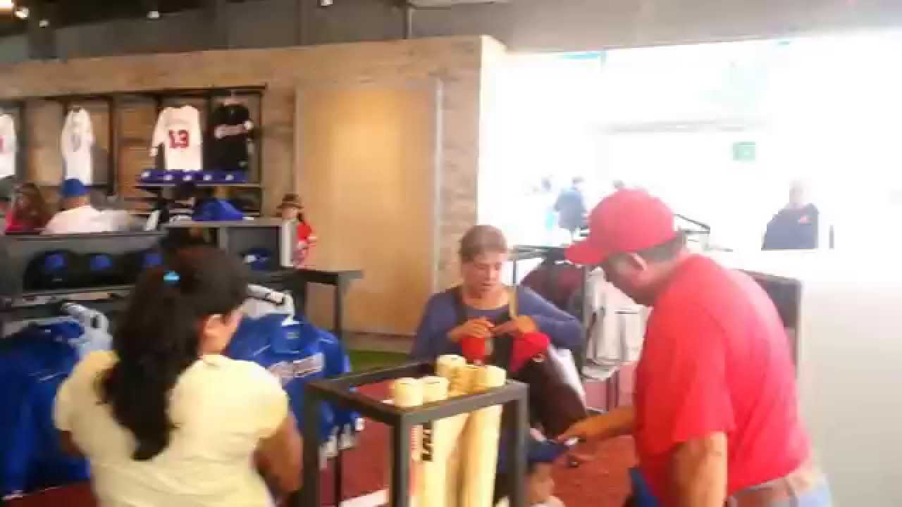 Re-inauguracion de tienda de Charros de Jalisco - YouTube