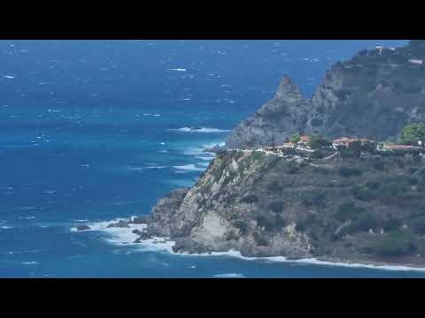Maltempo in Calabria, forte vento a Coccorino (Vibo Valentia)