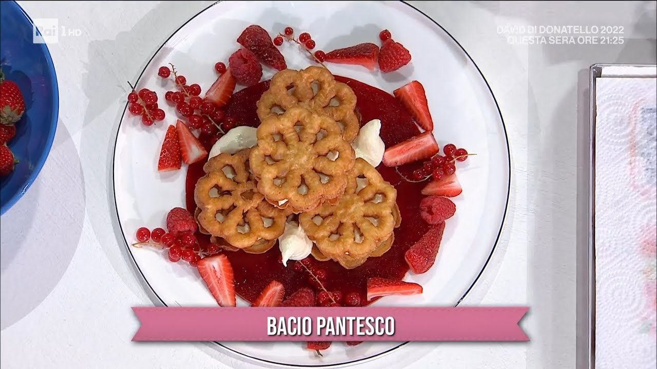 Bacio pantesco - E' sempre mezzogiorno 03/05/2022