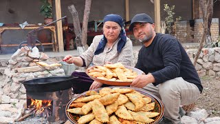 Onam tayyorlagan ko'kat va go'shtli cheburek | Cheburek with greens and meat | Yashar Bek | ASMR