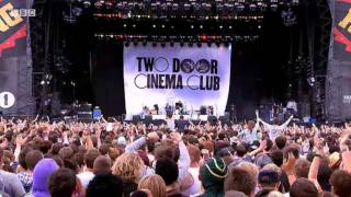 Two Door Cinema Club perform &#39;I Can Talk&#39; at Reading Festival 2011 - BBC