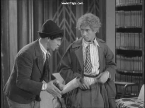 Video: Harpo Marx in njegova navada, da je oblečena v priložnostnih časih