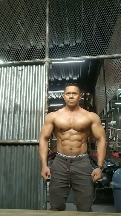 Indonesian Bodybuilder Muscle Flexing #52