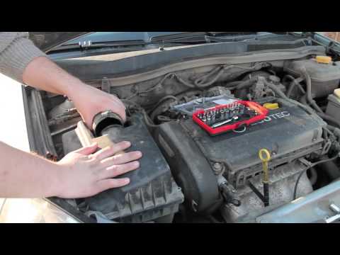 Замена воздушного фильтра / Opel Astra H