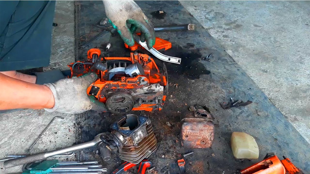 Restoration Old Gasoline ChainSaw Husqvarna 353 2Stroke Engine