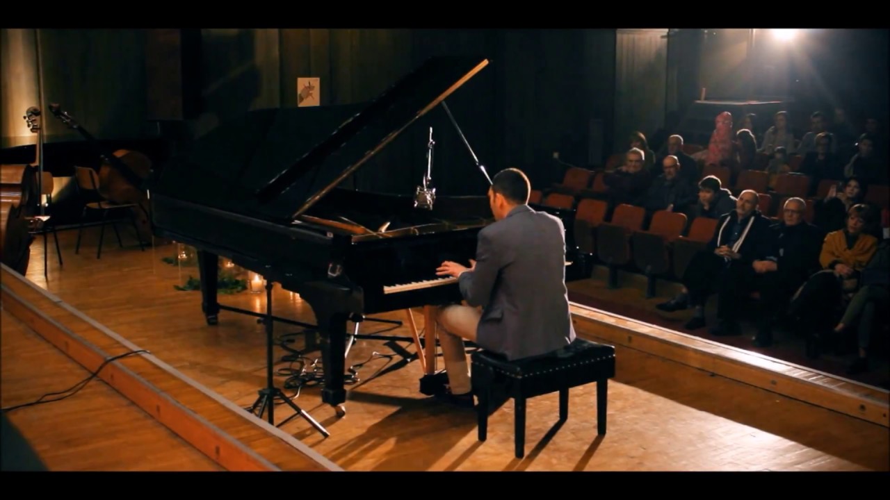 Boban Mirkovski plays G.  Gershwin: 3 Preludes