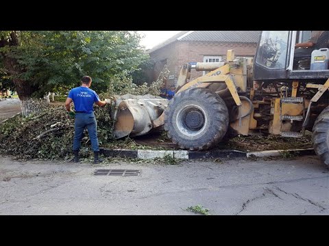 Сорванные кровли, разбитые машины и затопленные улицы. В Грозном борются с последствиями урагана