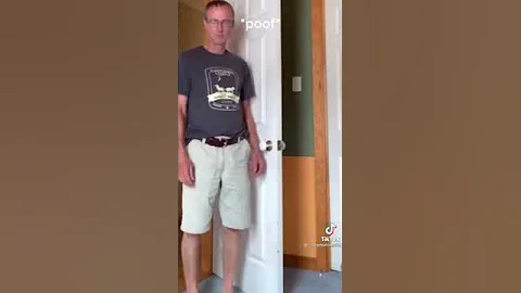 Working out with the stretch band😂