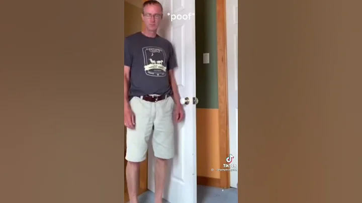 Working out with the stretch band😂