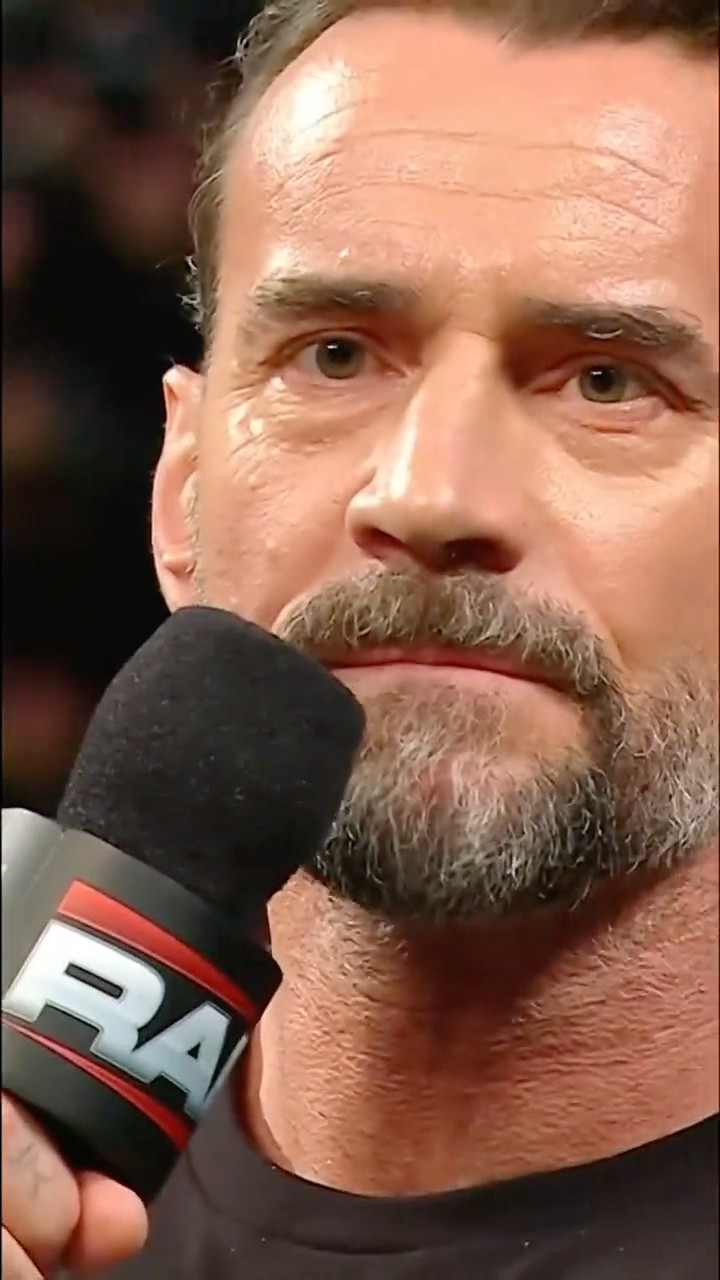 This is getting MESSY… ? #RawOnNetflix #WWERaw