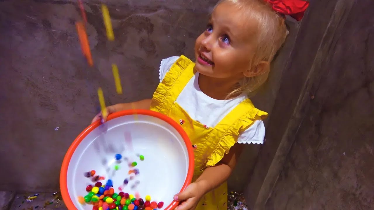 Fun Surprise Shower with Alisa and Eva! Colorful Balls & Laughs with Dad in Family Adventure