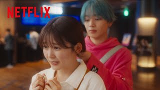 宮世琉弥 × 久間田琳加 - 推しの先輩に髪を結んでもらう神イベ発生 | 顔だけじゃ好きになりません | Netflix Japan

