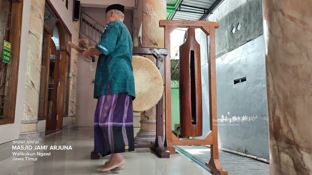 TONTON INI - Cara Pukul Bedug Sholat Jum'at 
