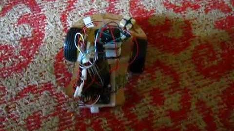 Arduino 2WD robot. HC-06 - amarino - smartphone accelerometer [Romanian]
