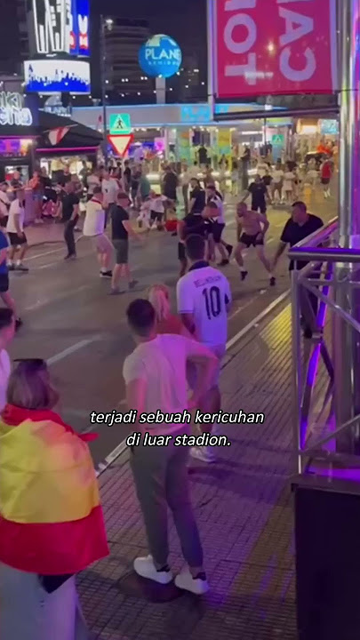 Tak terima kalah, Fans Inggris ribut dengan fans Spanyol!