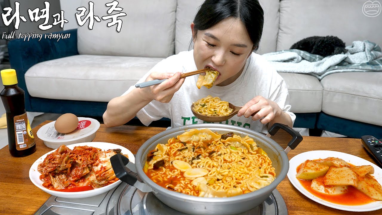 Настоящий мукбанг:) Сегодняшний ужин на ночь — сытный рамён и ризотто ☆ На десерт — манго