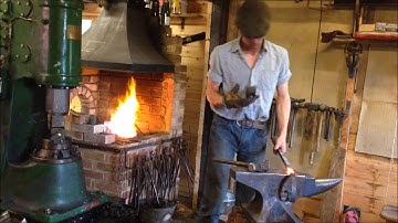 BLACKSMITHING - Fire welding traditional scrollwork