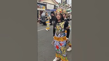 Gadis Dayak Cantik