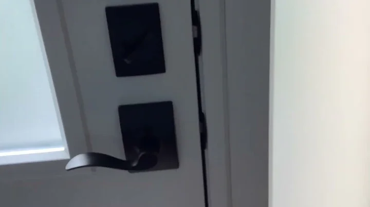 Tripod sighting (found footage)