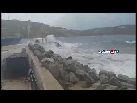 Θρίλερ στη Σέριφο με το «Syros Wind»: Έσπασαν οι κάβοι - Επεισοδιακή η επιβίβαση ενός ναυτικού