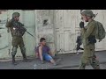 قوات الاحتلال تحتجز شابين فلسطينيين خلال مواجهات في مدينة الخليل