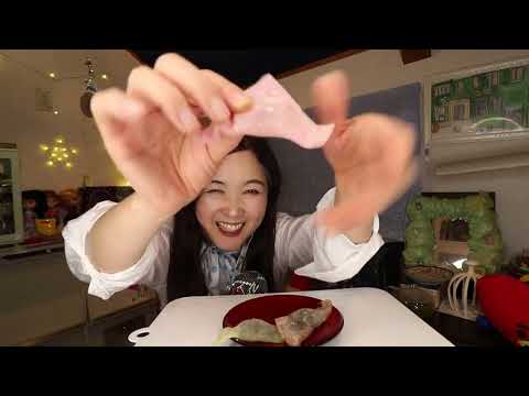 [囁き声ーASMR］京都のおみやげを食べる👄八つ橋グミ、咀嚼音/Eating Sounds Sweets in Kyoto