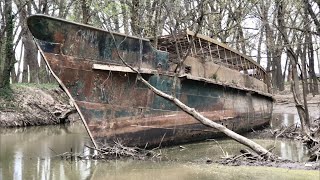 Abandoned Steam Ship In Kentucky!  USS Sachem Ghost Ship Stuck In The Mud & Street Running Train!