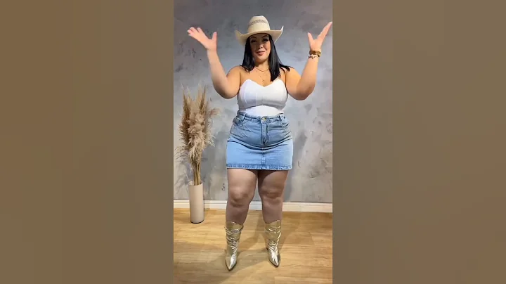 Latest plus size denim skirt 👗@FASHIONCURVYJQ #plussize #fashion #curvy
